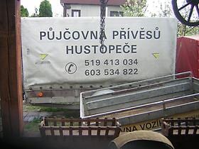 Přívěsy se zastřešením